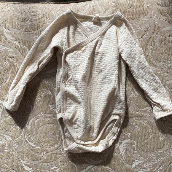 Quincy Mae Other - Quincy Mae Pointelle Side Snap Bodysuit 6-12 months